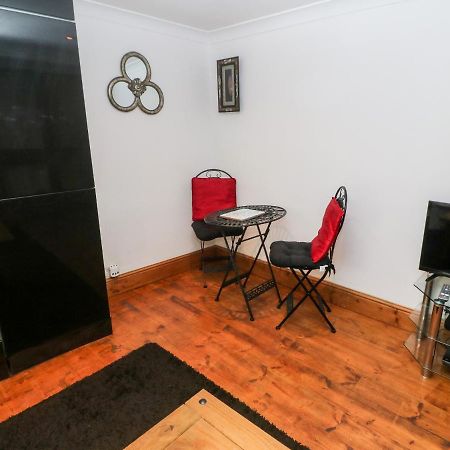 Maia House Apartment Penryn Bagian luar foto